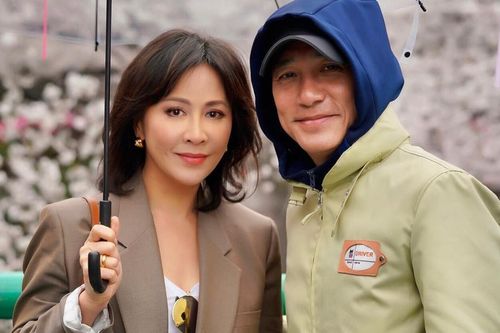 Không chỉ là bố mẹ nuôi của con gái Đường Yên, Lương Triều Vỹ - Lưu Gia Linh còn hào phóng tặng cả căn nhà?
