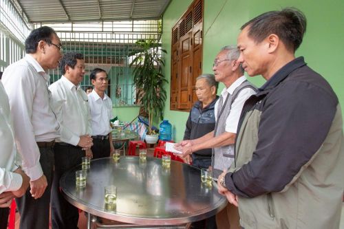Công đoàn Điện lực Việt Nam chia buồn đến gia đình đoàn viên có thân nhân Liệt sỹ do sạt lở đất ở Quảng Trị