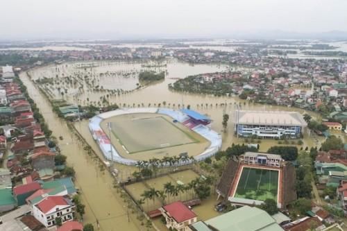 Chùm ảnh từ flycam: Thành phố Hà Tĩnh chìm trong biển nước