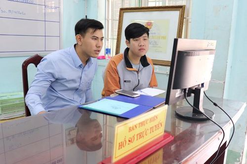 Đẩy mạnh thực hiện dịch vụ công trực tuyến và đồng hành, phục vụ Nhân dân
