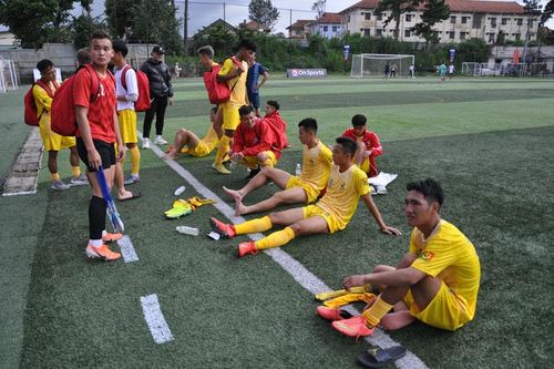Chủ nhà Lâm Đồng thua 0-4 trước Kon Tum trên sân Đà Lạt