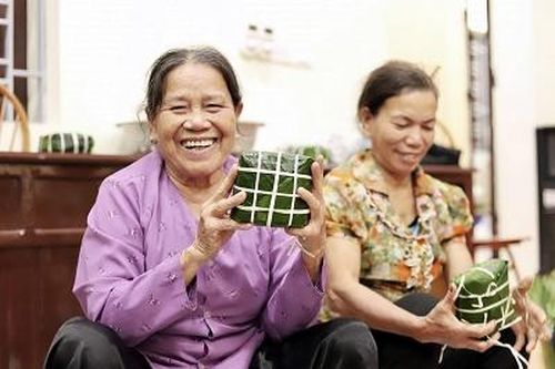 Bánh chưng nghĩa tình ủng hộ đồng bào miền Trung