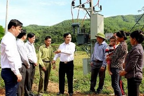 Kiểm tra tiến độ thực hiện dự án cấp điện nông thôn và một số mô hình nông nghiệp tại huyện Tân Sơn