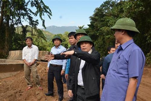Khẩn trương thông tuyến để đảm bảo công tác cứu trợ, khắc phục hậu quả mưa lũ