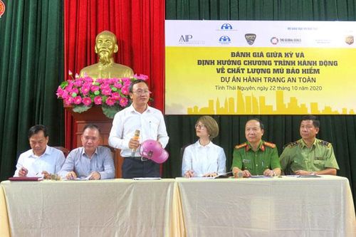 Nâng cao nhận thức về sử dụng mũ bảo hiểm đạt chuẩn