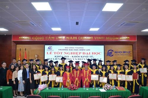 Trường Đại học Điện lực: Trao bằng tốt nghiệp cho gần 388 tân cử nhân