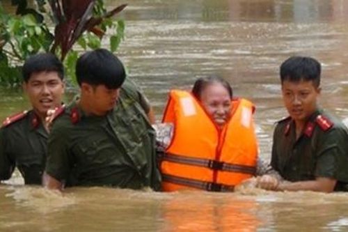Bạn đọc Báo CAND và DN ủng hộ đồng bào miền Trung hơn 3 tỷ đồng