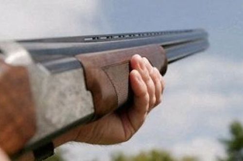 Vác súng tự chế đi săn chim nhưng bắn… trúng người