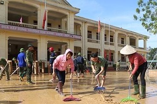 Nỗ lực giúp nhân dân ổn định cuộc sống ngay sau lũ