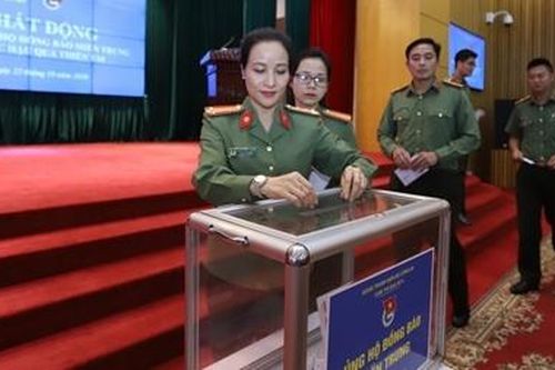 Tuổi trẻ Công an chung tay vì miền Trung ruột thịt
