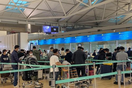 Tiếp tục đưa công dân Việt Nam ở nước ngoài về nước an toàn