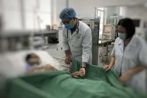 Kích hoạt báo động đỏ, cứu sống bác sĩ ngừng tim 90 phút