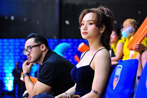 Miu Lê dự khán giải bóng rổ VBA