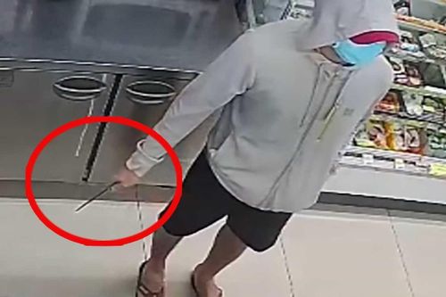 Khởi tố kẻ cướp cửa hàng tiện lợi ở TP.HCM