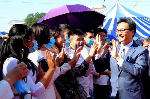 Sinh viên sư phạm đặt vấn đề lương giáo viên với lãnh đạo Chính phủ