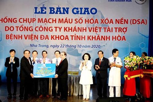 Trao tặng thiết bị y tế 29 tỉ đồng cho Bệnh viện Đa khoa tỉnh Khánh Hòa