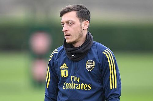 CĐV Arsenal phản ứng ra sao trước tâm thư của Mesut Oezil?