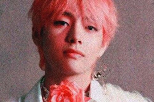 BTS cầm hộp nhẫn cầu hôn, 'Em đồng ý' thành xu hướng toàn cầu