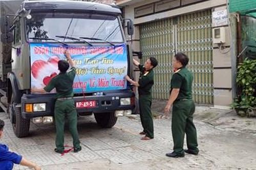 Hơn 10 tấn hàng hóa đến với người dân các tỉnh miền Trung
