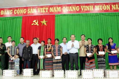 Phó Thủ tướng Trương Hòa Bình kiểm tra tình hình mưa lũ tại miền Trung