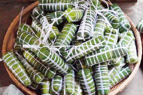 Một ngôi chùa ở Vĩnh Long gói 10.000 đòn bánh tét gửi đồng bào miền Trung