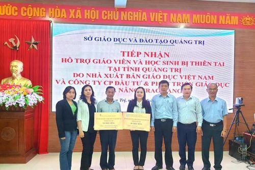 Nhà xuất bản GDVN hỗ trợ ngành giáo dục miền Trung khắc phục lũ lụt
