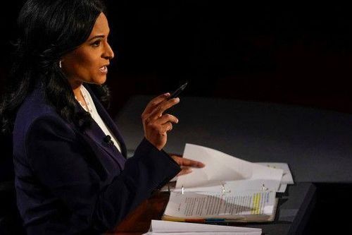 Bầu cử Mỹ: Lần đầu tiên trong những lần tranh luận, Tổng thống Donald Trump khen ngợi người điều hành