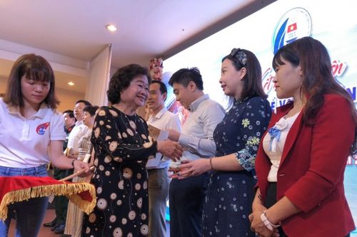 Câu lạc bộ 'Vì Hoàng Sa - Trường Sa thân yêu' hướng về đồng bào lũ lụt miền Trung