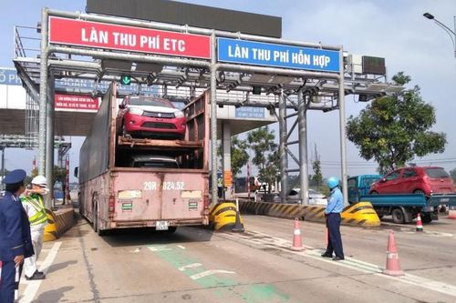 Tạm dừng thu phí Quốc lộ 1 qua Quảng Trị ủng hộ xe cứu trợ sau lũ