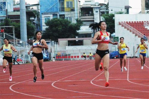 Cô gái vàng Tú Chinh tỏa sáng tại giải Điền kinh TPHCM mở rộng 2020