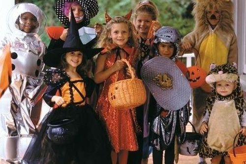 Halloween là ngày nào? Tại sao trong ngày Halloween lại có bí ngô?