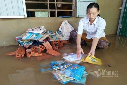 'Chú có biết nhà hảo tâm nào tặng sách, vở... để anh, chị xin cho cháu học'