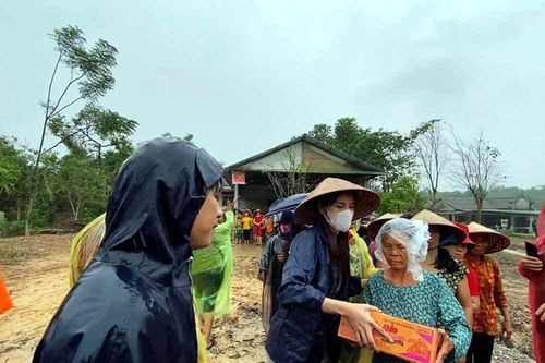 Bên cạnh Nhà nước, dân cứu dân cũng rất quan trọng