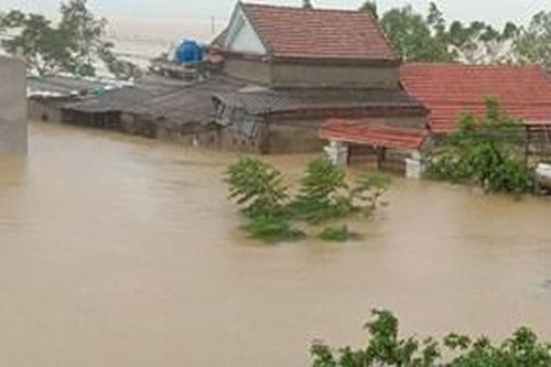 Nhiều nơi tại Hà Tĩnh, Quảng Bình vẫn còn bị cô lập