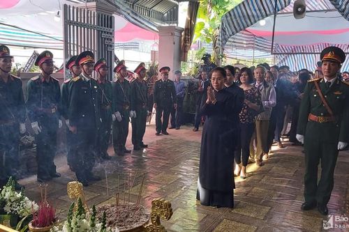 Nghẹn ngào lễ an táng trung sỹ 20 tuổi hy sinh ở Quảng Trị