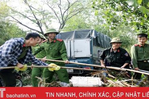 Hơn 1.000 cán bộ, chiến sĩ TX Kỳ Anh giúp dân khắc phục hậu quả mưa lũ