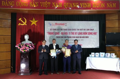 Trao giải cuộc thi 'Thăng Long-Hà Nội: 11 thế kỷ lắng hồn sông núi'