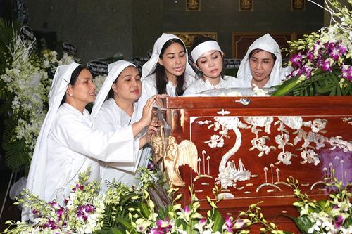 Xúc động khoảnh khắc con gái nhắn nhủ NSND Lý Huỳnh: 'Ba ơi, yên nghỉ trên thiên đàng nha ba'