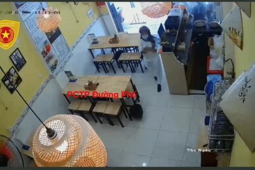 Clip: Cô gái ăn mặc sang trọng vào quán bún đậu rồi lén lấy trộm điện thoại