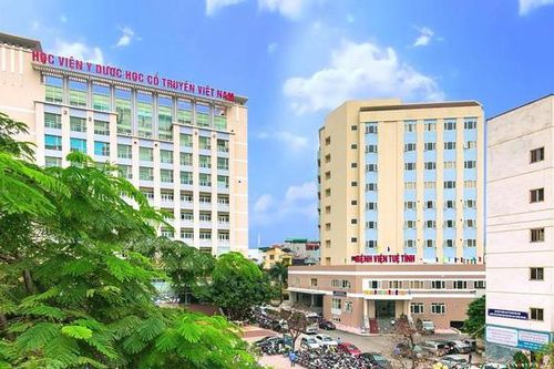 Nữ điều dưỡng bị người nhà bệnh nhân đánh dập nhãn cầu mắt phải