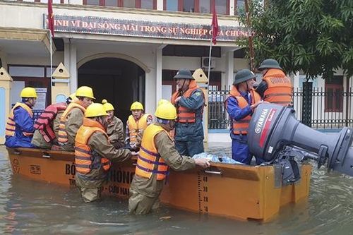 Hà Tĩnh: Trên 12.000 khách hàng chưa được cấp điện trở lại sau mưa lũ