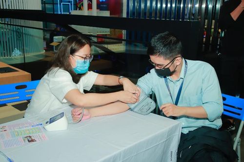 Roche Việt Nam và Samsung Vina đồng hành tổ chức chương trình 'Hiến máu, cứu người'