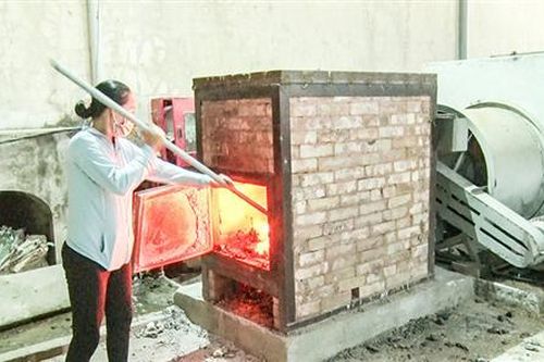 Tập trung giúp người dân vùng lũ sấy lúa
