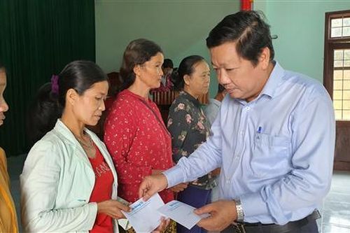 Báo Hà Nội Mới hỗ trợ người dân bị thiệt hại do mưa lũ