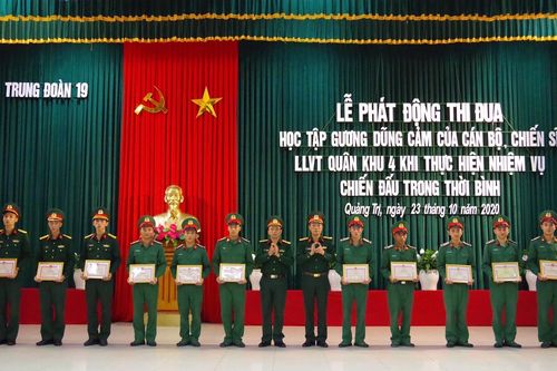 Phát động thi đua 'Học tập gương dũng cảm của cán bộ, chiến sĩ lực lượng vũ trang Quân khu 4 khi làm nhiệm vụ chiến đấu trong thời bình'