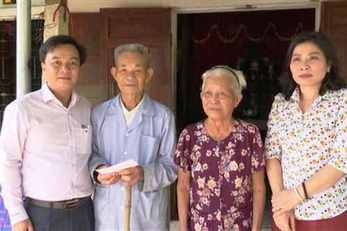 Đông Hà: Thăm, trao hỗ trợ các hộ dân gặp khó khăn bị ảnh hưởng lũ lụt