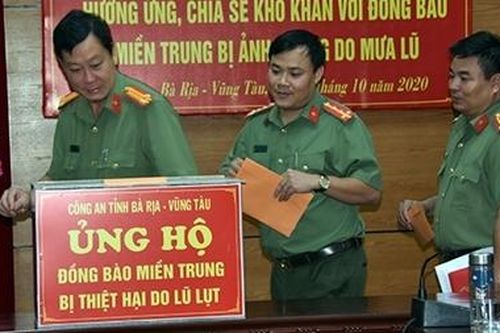 Công an tỉnh Bà Rịa – Vũng Tàu chia sẻ khó khăn với đồng bào miền Trung