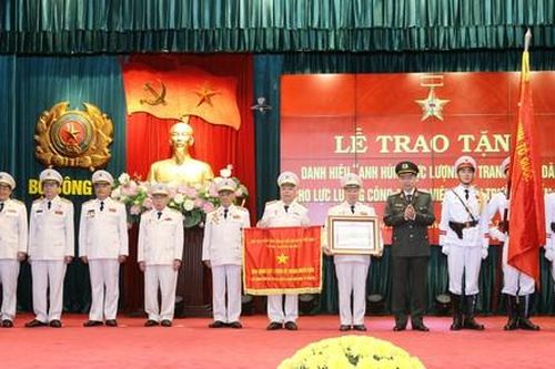 Lực lượng CAND chi viện chiến trường miền Nam nhận danh hiệu Anh hùng LLVTND