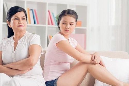 Dâu trưởng lép vế trong nhà chồng chỉ vì dâu út dùng tiền lấy lòng mẹ chồng