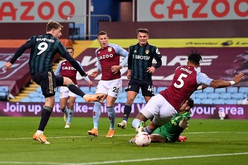 Tiền đạo Leeds lập kỷ lục với cú hat-trick vào lưới Aston Villa